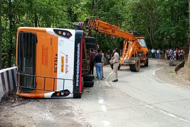 bus overturns in anuppur