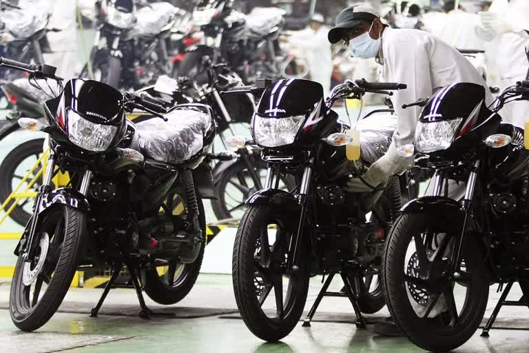 two wheeler sales growth  two wheeler sales fy22  crisil  ഇരുചക്ര വാഹന വില്പന  ക്രിസിൽ റേറ്റിംഗ്