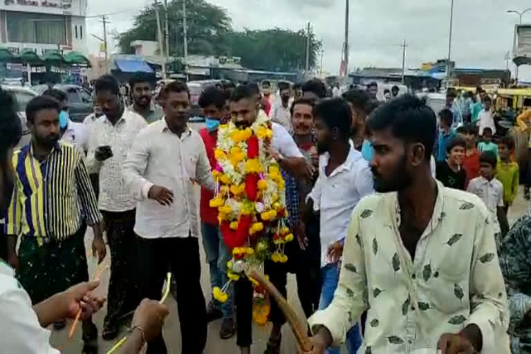 Welcome to Naresh Gowda who came to Tumkur from some youths