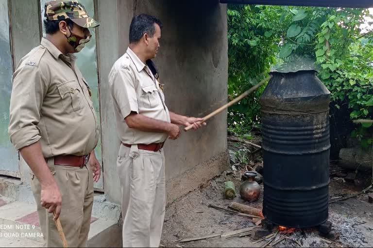 আমগুৰিত বৃহৎ পৰিমাণৰ চুলাই জব্দ