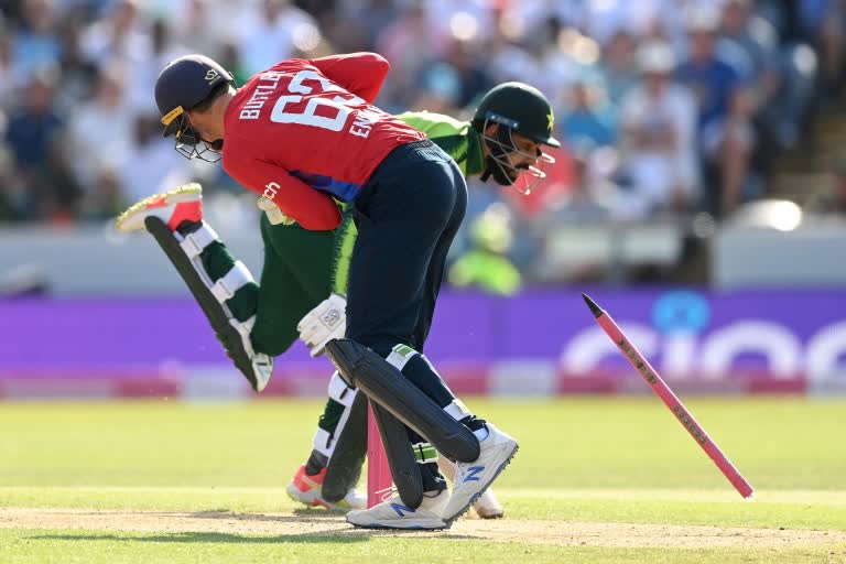 Buttler, Mahmood shine as England defeat Pak in  T20secondI