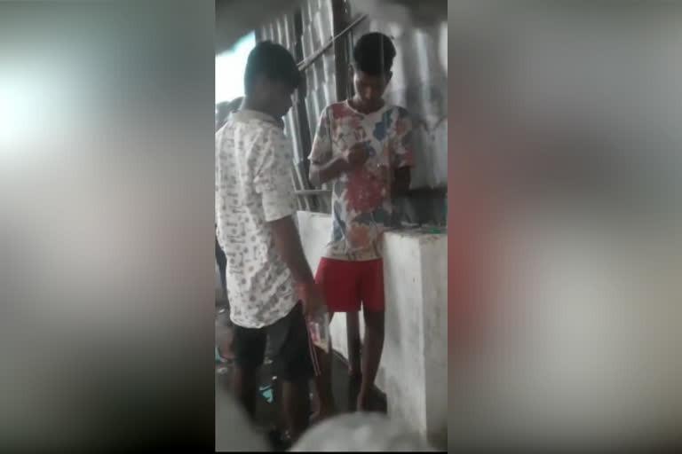 chennai vannarapettai drug seller arrest  drug seller arrest in vannarapettai  chennai news  chennai latest news  வண்ணாரப்பேட்டை பகுதியில் போதை மாத்திரை விற்ற 3 பேர் கைது  போதை மாத்திரை விற்ற 3 பேர் கைது  சென்னை வண்ணாரப்பேட்டை பகுதியில் போதை மாத்திரை விற்றவர் கைது