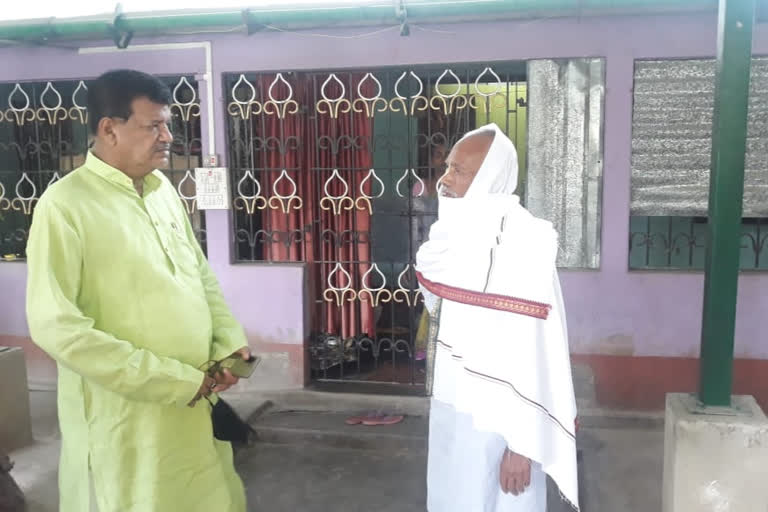 today Rabindranath Ghosh goes to TMCs coochbehar district president partha pratim roys house
