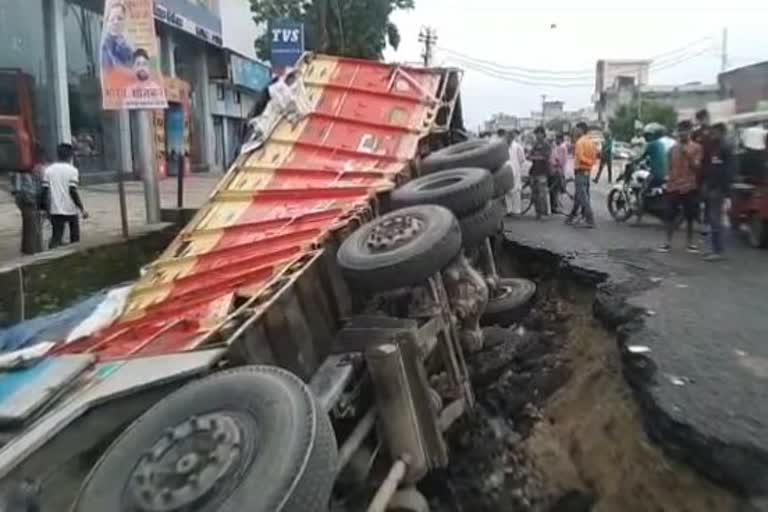 truck collapsed on tanakpur road