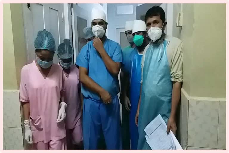 doctor-removed-around-8-kg-tumer-from-a-woman-in-nagaon-etv-bharat-assam-news