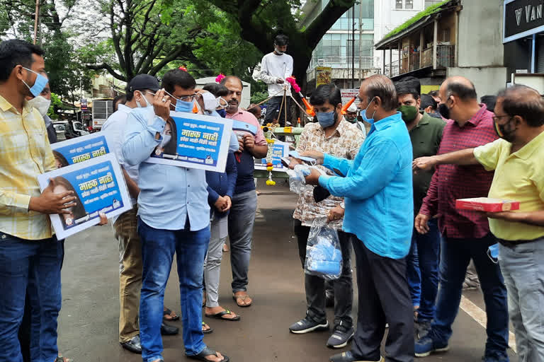 कोल्हापुरात व्यवसाय पुन्हा सुरू, सनई चौघड्यासह मिरवणूक काढत व्यापाऱ्यांकडून स्वागत