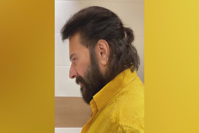 mammooty new look in yellow shirt and tiny pony goes viral  mammootty  tiny pony  മമ്മൂട്ടി  സോഷ്യൽമീഡിയ കീഴടക്കി മമ്മൂട്ടിയുടെ പുതിയ ചിത്രം