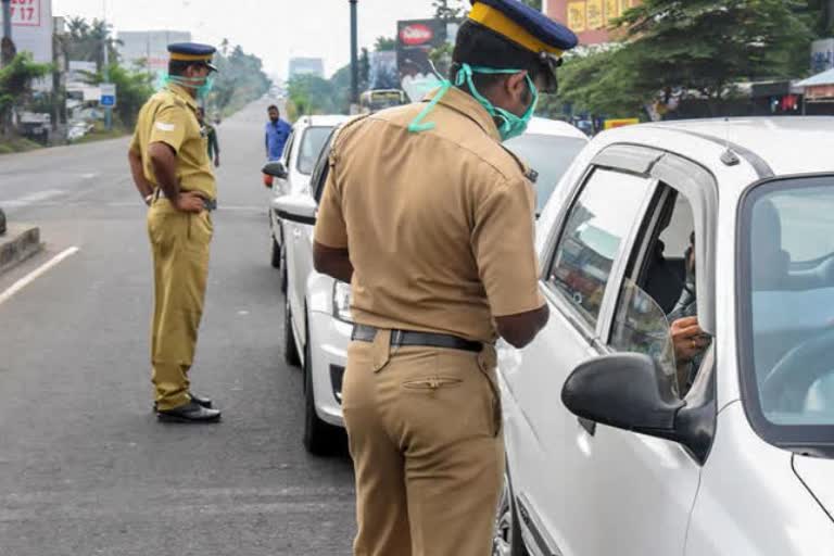 വാരാന്ത്യ ലോക്ക്ഡൗണ്‍ വാര്‍ത്ത  വാരാന്ത്യ ലോക്ക്ഡൗണ്‍ പിന്‍വലിച്ചു  ലോക്ക്‌ഡൗണ്‍ നിയന്ത്രണങ്ങള്‍ ഇളവ് വാര്‍ത്ത  അവലോകന യോഗം വാര്‍ത്ത  കേരളം ലോക്ക്ഡൗണ്‍ വാര്‍ത്ത  നിയന്ത്രണങ്ങള്‍ ഇളവ് വാര്‍ത്ത  മുഖ്യമന്ത്രി അവലോകന യോഗം വാര്‍ത്ത  lockdown relaxation news  kerala lockdown latest news  weekend lockdown news  weekend lockdown relaxations news  kerala govt withdraw weekend lockdown