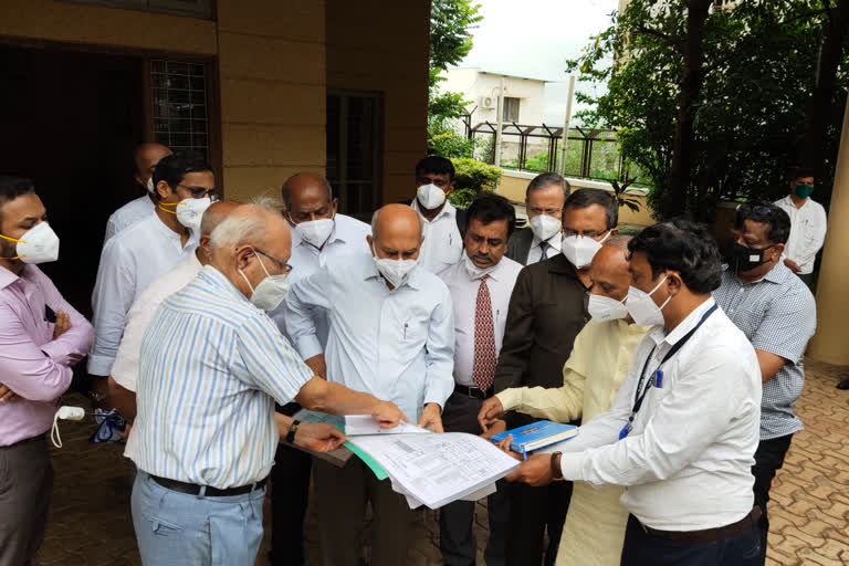 Dr Prabhakar Kore Inspected KLE Cancer Hospital Constuction work