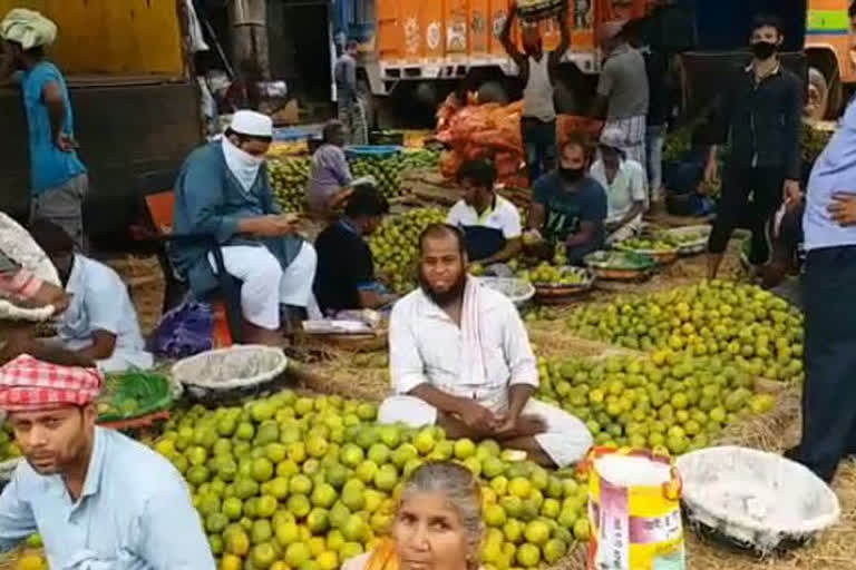 چیف ایگریکلچر افسر کا پھل منڈی کا دورہ