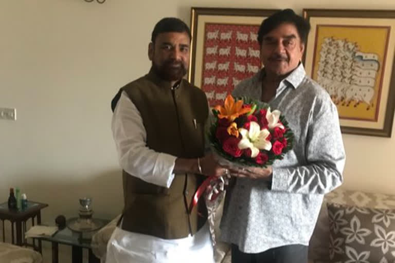 JDU spokesperson Rajeev Ranjan meets Shatrughan Sinha