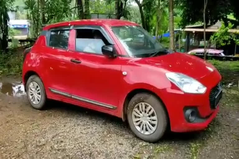 karippur gold smuggling  kerala gold smuggling  arjun ayanki news  arjun ayanki car  കരിപ്പൂർ സ്വർണക്കടത്ത്  കരിപ്പൂർ സ്വർണക്കടത്ത് വാർത്ത  അർജുൻ ആയങ്കി വാർത്ത  അർജുൻ ആയങ്കി സ്വർണക്കടത്ത്  അർജുൻ ആയങ്കി കാർ