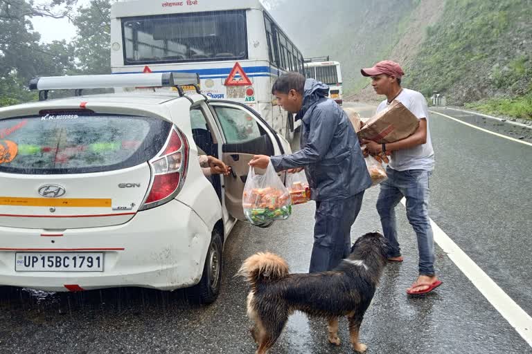 150-people-stranded-on-tanakpur-ghat-national-highway-due-to-landslide