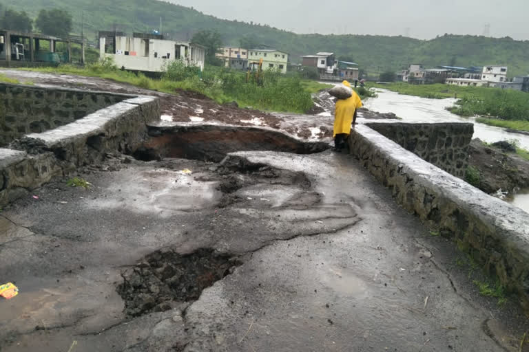 bridge damaged in raigad