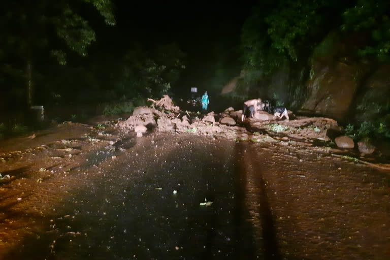 landslide collapsed on the mumbai nashik highway