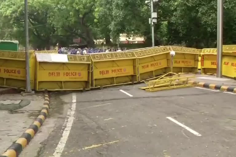 heavy-security-deployment-at-national-capital-delhi-in-view-of-farmer-protest-against-at-jantar-mantar