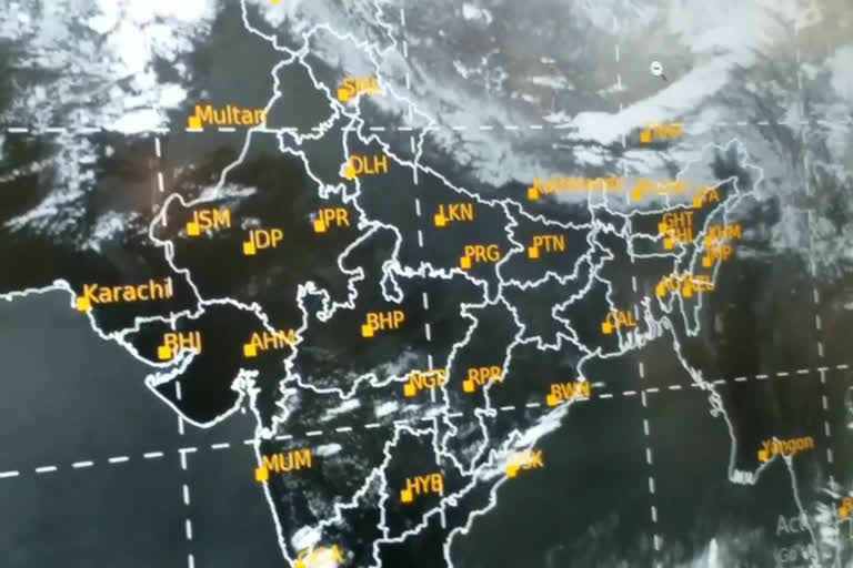 The temperature of the capital Raipur dropped by 5 degrees