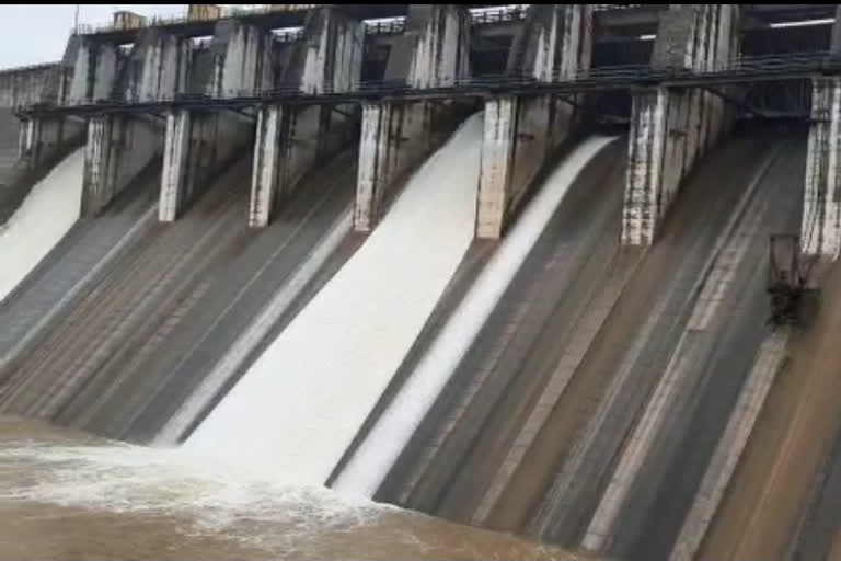 Three gates opened Vishroli Dam, Amravati