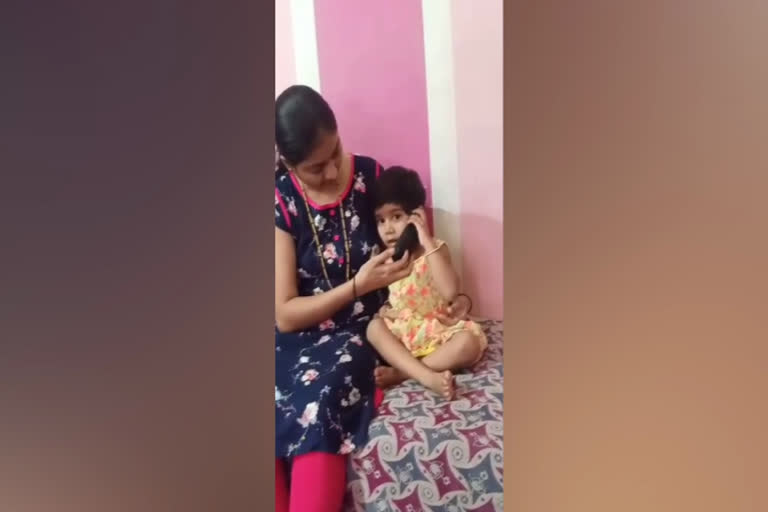 Girl from Karnataka who called deceased father  saumya call her deceased father regularly  അച്ഛൻ വരില്ലെന്നറിയില്ല  മരിച്ചതിറിയാതെ അച്ഛനെ വിളിക്കുന്ന കുട്ടി