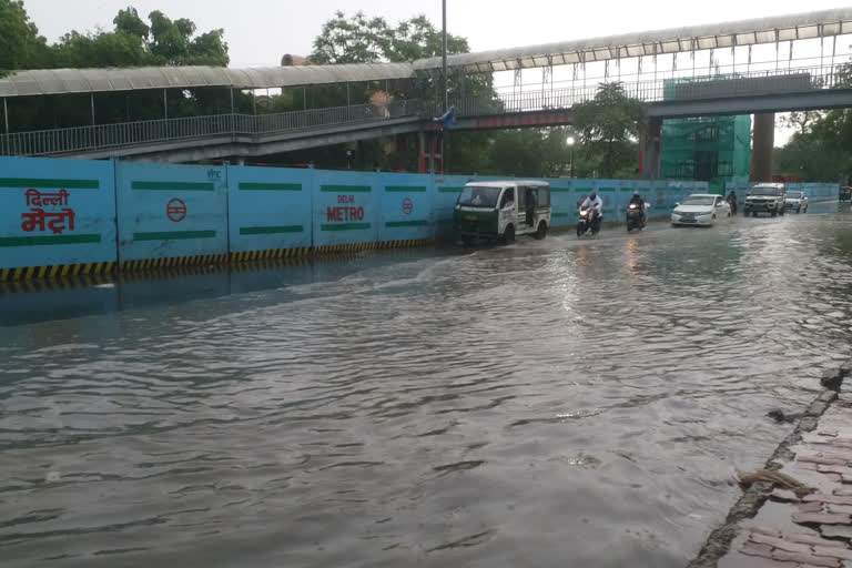 Waterlogging remains in MB Road delhi even after rain