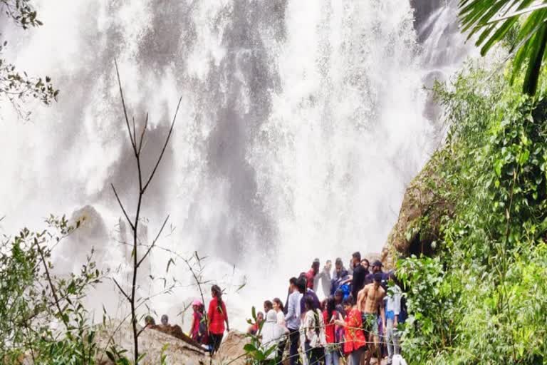 6-tourists-gone-missing-from-yellapur-shirley-falls-site