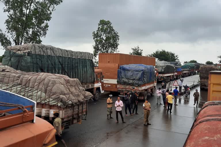 water came on pune bengluru national highway near mangur kolhapur