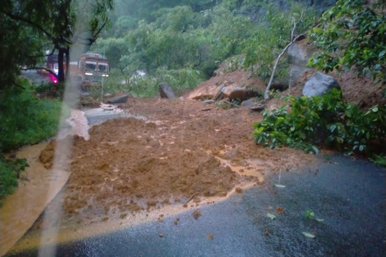 Karnataka and Goa road connection cut, Karnataka and Goa road connection cut for Landslide, Karnataka and Goa road connection cut for Landslide near Chorla, ಛೋರ್ಲಾ ಬಳಿ ಭೂಕುಸಿತ, ಛೋರ್ಲಾ ಬಳಿ ಭೂಕುಸಿತದಿಂದ ಕರ್ನಾಟಕ ಮತ್ತು ಗೋವಾ ಸಂಪರ್ಕ ಸ್ಥಗಿತ, ಕರ್ನಾಟಕ ಮತ್ತು ಗೋವಾ ಸಂಪರ್ಕ ಸ್ಥಗಿತ ಸುದ್ದಿ,