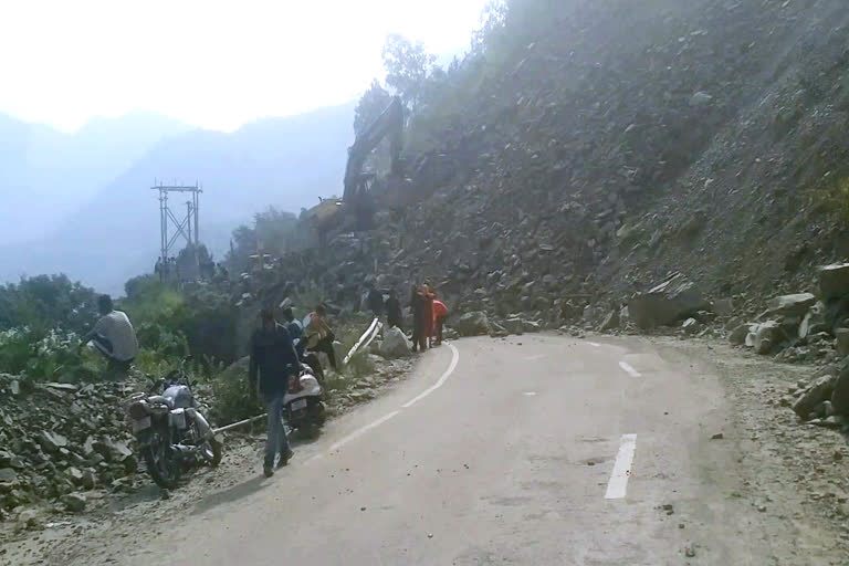 Badrinath Highway closed in Chamdhar