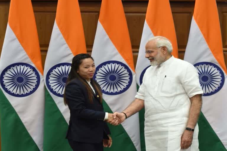 PM Modi wishes Meera Bhai Chanu, PM Modi latest tweet, Tokyo Olympics 2020 tamil, Olympics latest updates tamil, Olympics news tamil, டோக்கியோ ஒலிம்பிக்ஸ் 2020, Meera Bhai Chanu silver medal, Meera Bhai Chanu olympic medal, மீரா பாய் சானு, வெள்ளிப் பதக்கம், silver medal in olympics, Tokyo Olympics 2020 india medals, india medals in Tokyo Olympics 2020