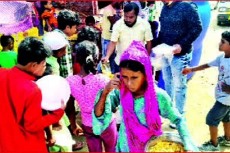 congress leader distribution of food among rohingya refugees in delhi