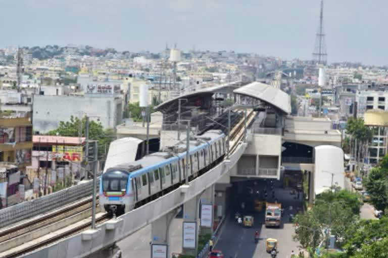 Delhi Metro, DTC buses to operate at 100% capacity