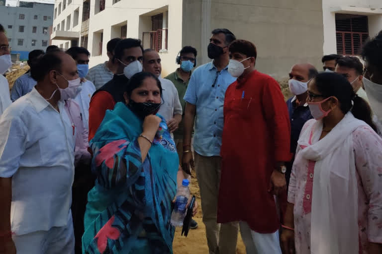 manoj tiwari inspected shahdara kendriya vidyalaya building