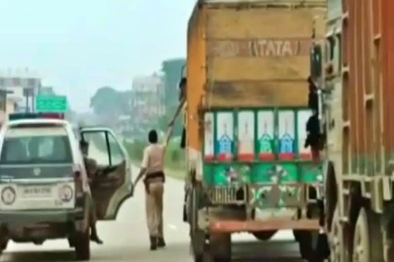 police-helped-smugglers-for-animal-smuggling-in-ranchi