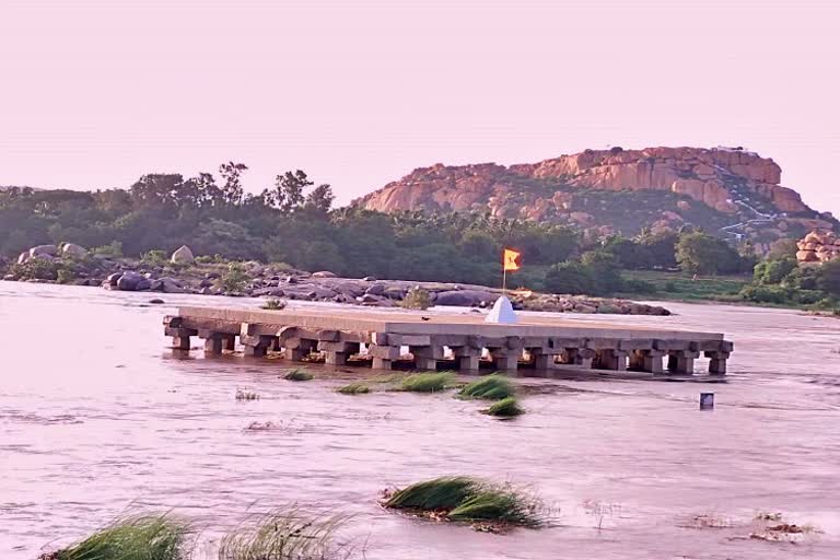 hospet-hampi-river-monument-sinking-by-water