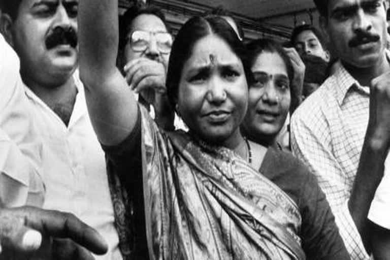 Phoolan Devi statue seized in UP before installation; Bihar minister Sahani returned from airport