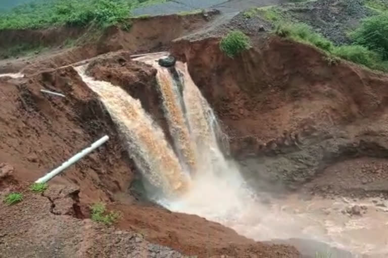 कोल्हापूर-वासणोली लघु प्रकल्पाला भगदाड