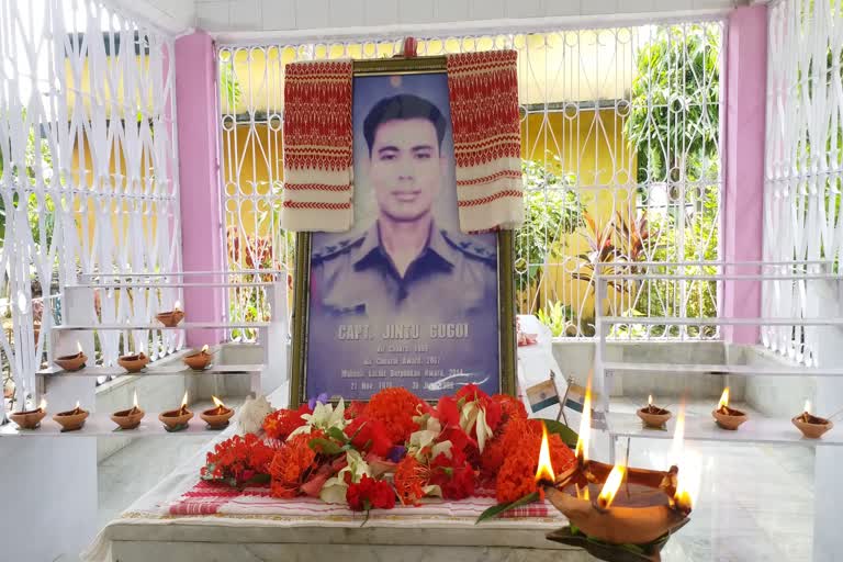 kargil-vijay-divash-celebrated-in-jintu-gogois-house