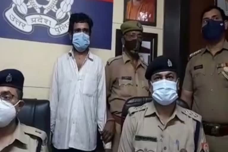 पुलिस की गिरफ्त में आरोपी मनोरंजन