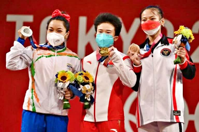 Tokyo Olympics Weightlifter  Tokyo Olympics 2020  silver medallist Mirabai Chanu  medal upgrade  टोक्यो ओलंपिक 2020  मीराबाई चानू  रजत पदक गोल्ड  भारोत्तोलक झिहुई होउ