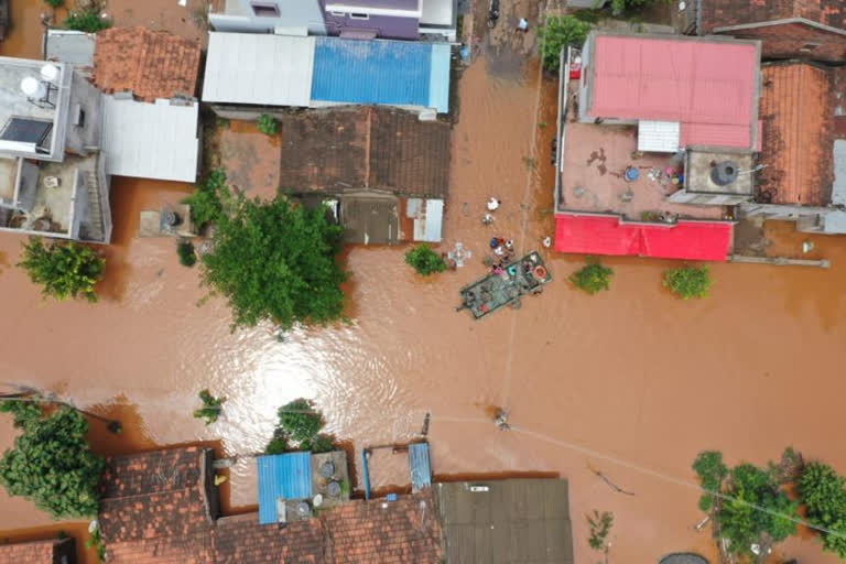 BJP corporators come forward to help the flood victims