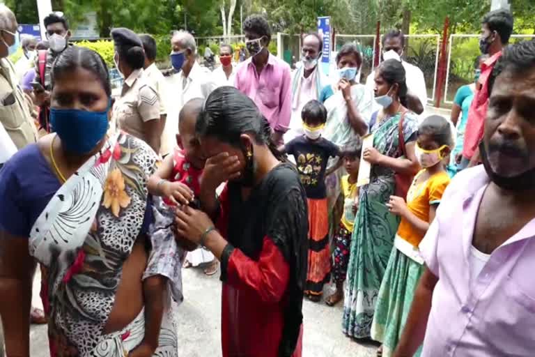 வரதட்சணை கொடுமை பெண் தீக்குளிக்க முயற்சி