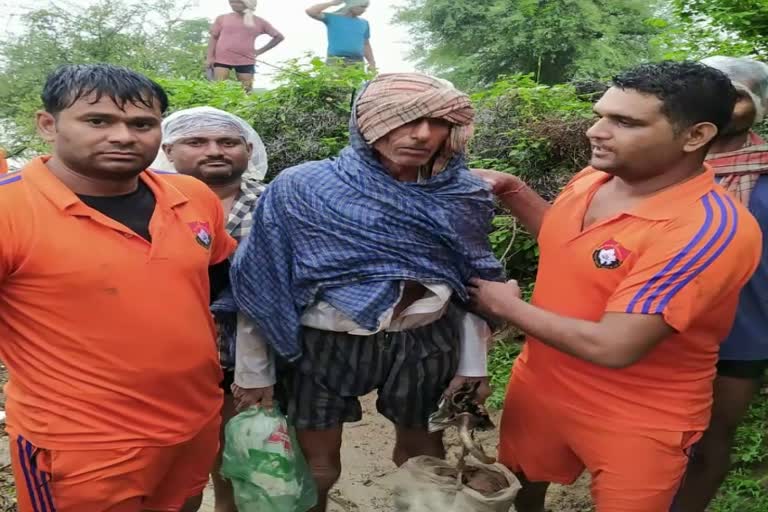 नदी में फंसे किसान का रेस्कयू, Rescue of farmer trapped in river