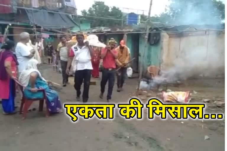 Muslims perform last rites of Hindu in Dhanbad