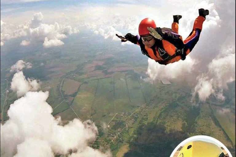 28-year-old Vadodara girl becomes Gujarat's first, India's fourth licensed civilian woman skydiver