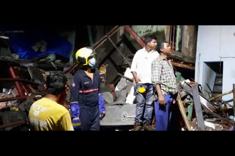 Building collapse  Building collapses in Mumbai  അന്ധേരി  മുംബൈയില്‍ കെട്ടിടം തകര്‍ന്ന് വീണു  അന്ധേരിയില്‍ കെട്ടിടം തകര്‍ന്ന് വീണു  കെട്ടിടം തകര്‍ന്ന് അപകടം