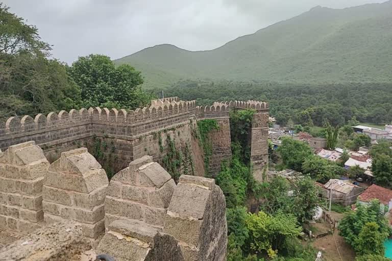 Historical architecture: જૂનાગઢમાં મૌર્ય સામ્રાજ્ય વખતના ઉપરકોટના કિલ્લામાંથી કડી વાવ મળી આવી