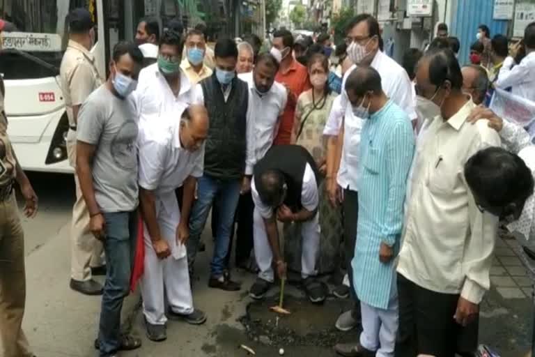 congress oppose pot holes pune