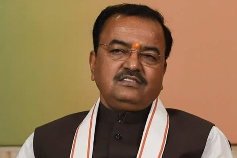 आरती करते समय बसपा नेता के खड़े न होने पर Deputy CM का तंज