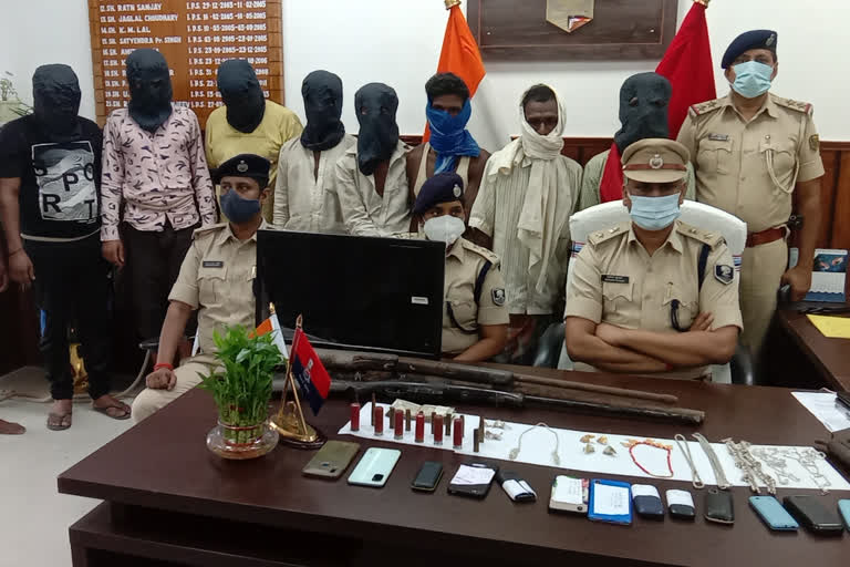 लुटेरे पुलिस के हत्थे चढ़े