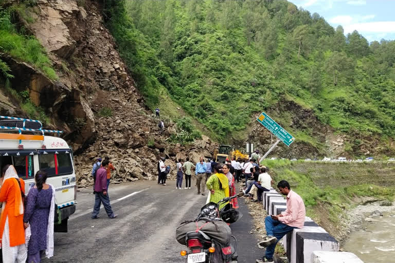 Himachal news  Lahaul-Spiti news  Lahaul-Spiti latest news  rescue operation underway at tonzing nalla  rescue operation underway at tonzing nalla in lahaul  seven dead body found in lahaul spiti  3 people missing in lahaul spiti  Himachal landslide  Tonzing Nalla  Shansha village  Seven Bodiesrescue operations underway in Lahaul-Spiti  7 bodies recovered  ഹിമാചലില്‍ വെള്ളപ്പൊക്കം  ഹിമാചല്‍ മേഘവിസ്‌ഫോടനം  ഹിമാചല്‍ മണ്ണിടിച്ചില്‍